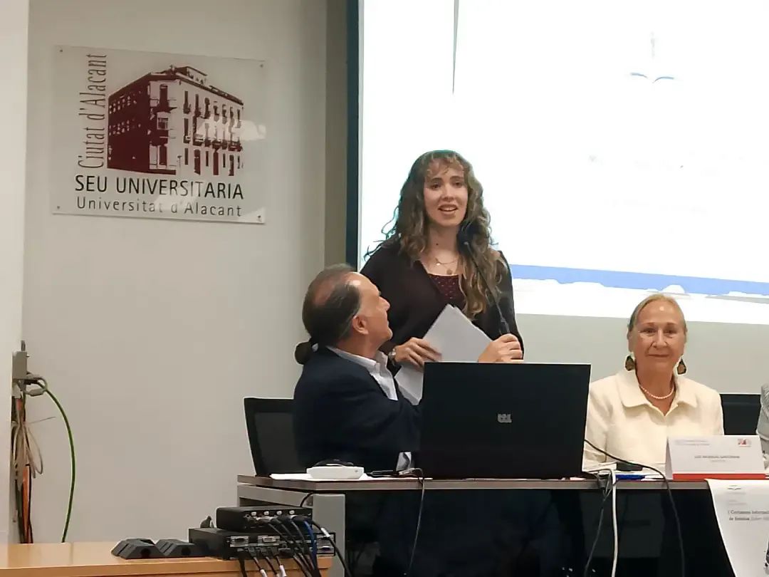 Evelyn , 16 años, habla de su obra